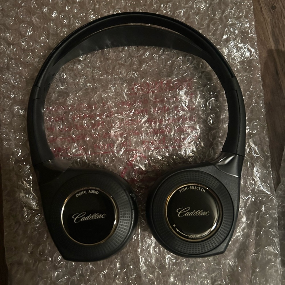 BRAND NEW OEM Cadillac Headphones compatible with 2015-2020 Escalades